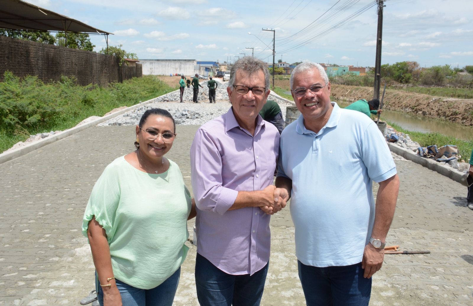 Laércio Oliveira visita obra em Socorro executada com emenda de sua autoria