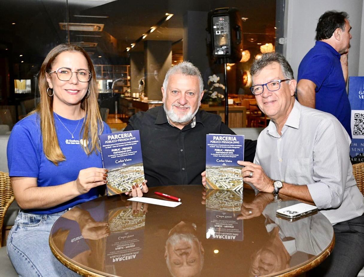 Senador Laércio Oliveira prestigia lançamento de livro