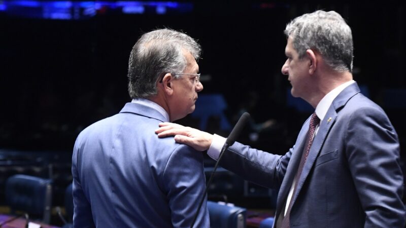 Fausto Leite: “A Fábula do Galo Justo e da Serpente Sibilante”